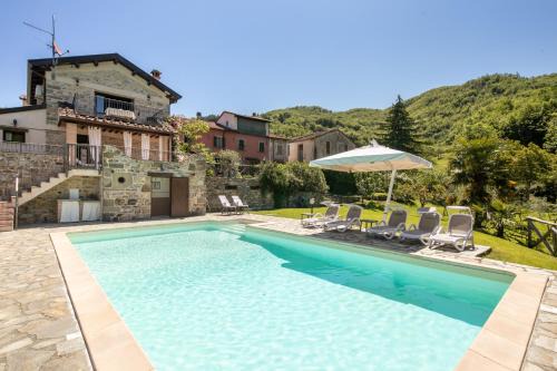 Fivizzano Villa | Villa with private pool Fivizzano 9 by VacaVilla