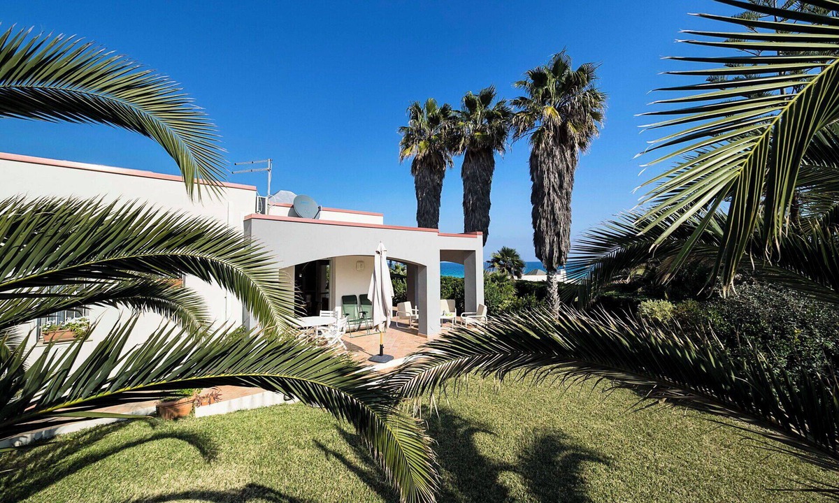 San Lorenzo Villa | Villa with superb garden and access to sandy beach