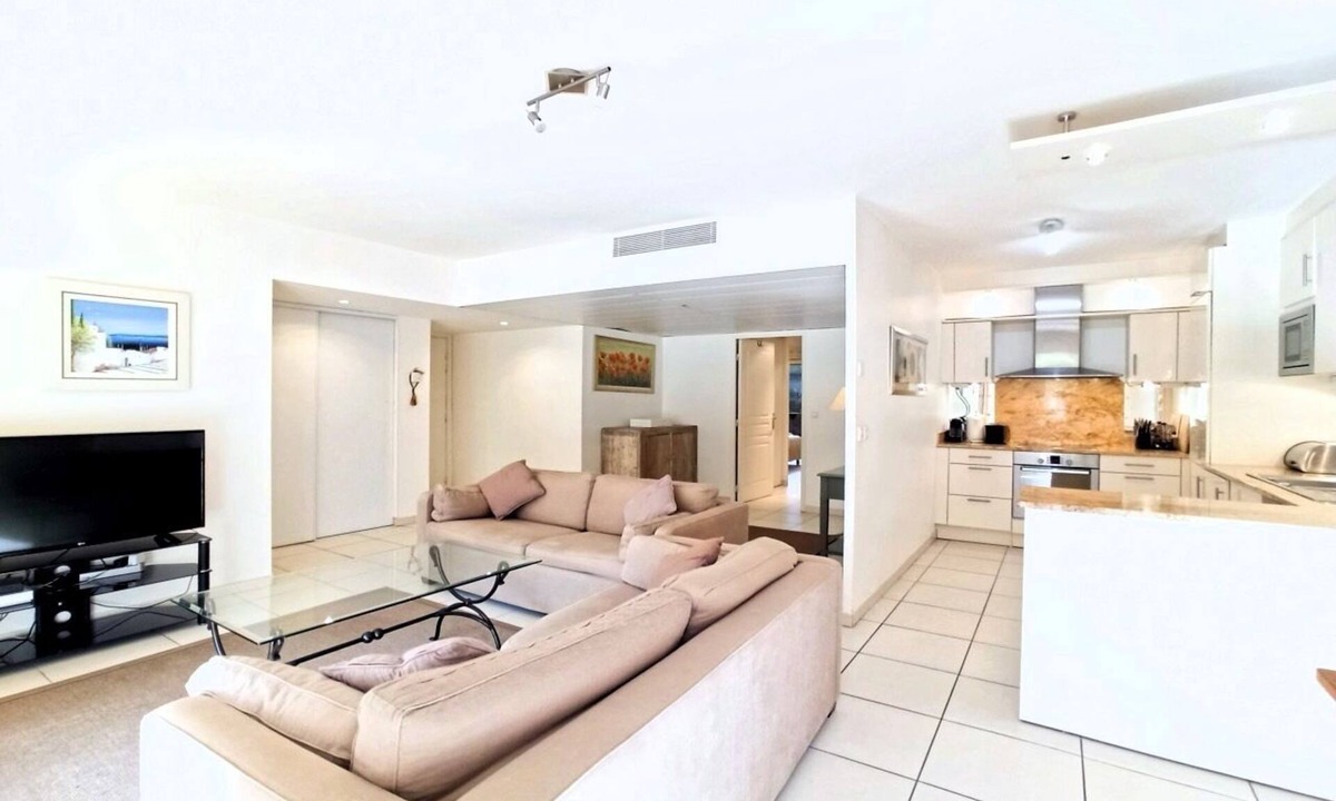 Cannes City Centre Apartment | Viva Riviera 2 Bedrooms with 2 terraces and swimming pool
