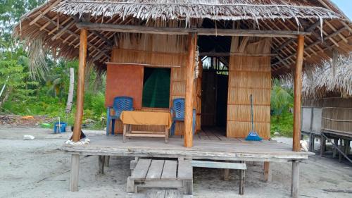 Raja Ampat House | West Waigeo Bungalow