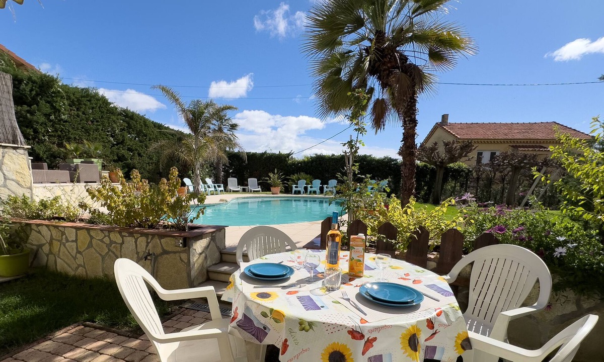 Mandelieu-La-Napoule Apartment | Wonderful 3-star app. in villa near Cannes, AIRCO-WIFI-GARDEN-BBQ