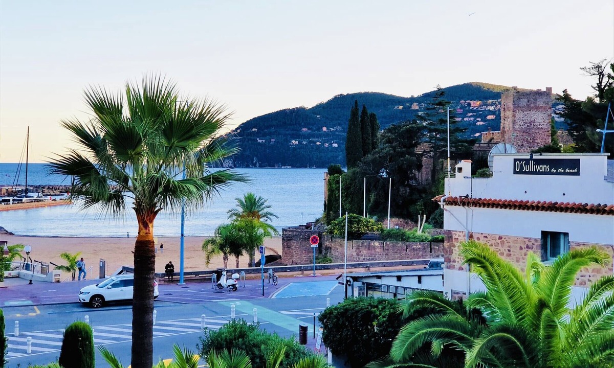 Mandelieu-la-Napoule Beach Apartment | Wonderful apartment, between sea & pool!