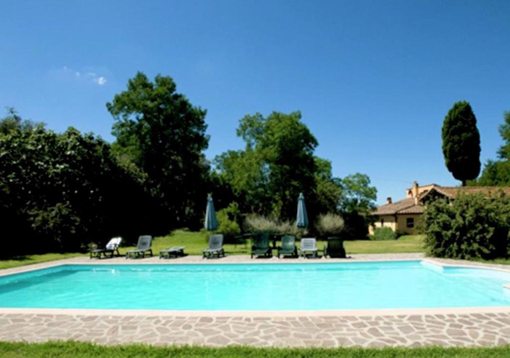 Ghizzano House | Workers land on estate with pool near Pisa and Florence