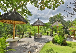 1 Bedroom private balcony near Ubud with views of the grounds and rice fields