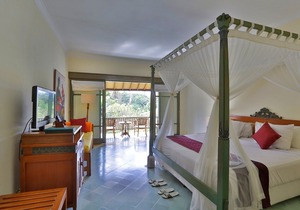 1 Bedroom private balcony near Ubud with views of the grounds and rice fields