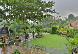 1 Bedroom private balcony near Ubud with views of the grounds and rice fields