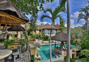 1 Bedroom private balcony near Ubud with views of the grounds and rice fields