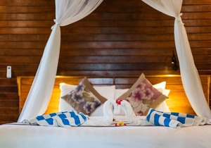 1 BR Balinese Wooden Cottage Near Mushroom Beach Nusa Lembongan