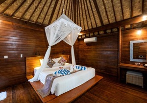 1 BR Balinese Wooden Cottage Near Mushroom Beach Nusa Lembongan