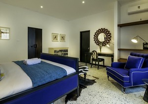 11 BDR Estate, 5* Luxury, Walk to Beach