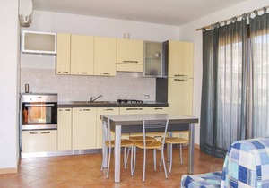 2 Bed Flat - Sleeps 4 - Garden - Parking - Wifi