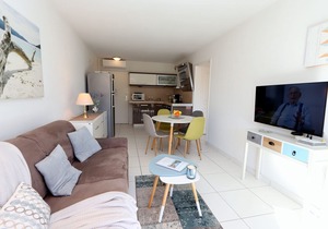 3* for very nice apartment, air-conditioned, Swimming pool, Elevator, Parking