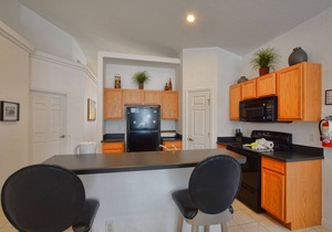 4 Bed Villa, Sleeps 8, Disabled Friendly, East facing Pool/spa, 15 min to Disney