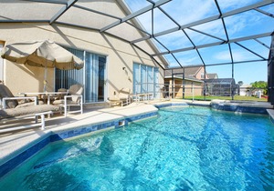 4 Bed Villa, Sleeps 8, Disabled Friendly, East facing Pool/spa, 15 min to Disney