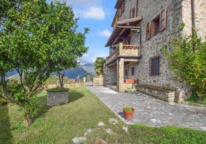 4 bedroom accommodation in Camaiore