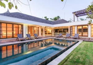 4 Bedroom Cozy Tropical House in Umalas