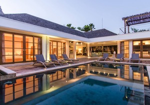 4 Bedroom Cozy Tropical House in Umalas