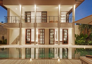 4 Bedrooms Modern Tropical Jimbaran Private Pool Villa, sleeps 8 guests, staff