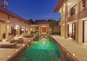 4 Bedrooms Modern Tropical Jimbaran Private Pool Villa, sleeps 8 guests, staff