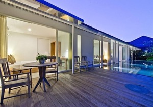 7' walk to beach/shops, spacious & quiet