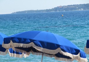 Air-conditioned 2-room apartment with garage, balcony and magnificent sea view