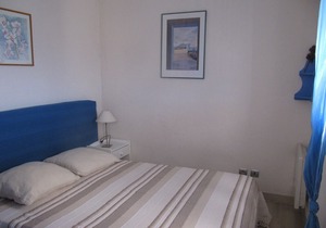 Air-conditioned 2-room apartment with garage, balcony and magnificent sea view
