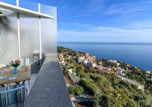 Air-Conditioned Apartment With Sea View Furnished Terrace & Parking