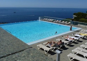 Air-Conditioned Apartment With Sea View Furnished Terrace & Parking