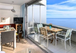 Air-Conditioned Apartment With Sea View Furnished Terrace & Parking