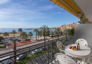 Air-conditioned studio with sea-facing terrace in Menton