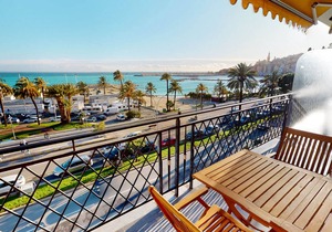 Air-conditioned studio with sea-facing terrace in Menton