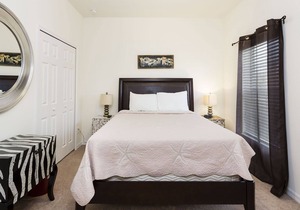 Amazing 4Br 3Bath Townhome with POOL and BBQ just 15min to Disney 1625ft