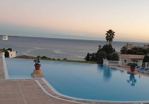 Apartment and large terrace with sea view