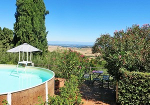 Apartment in villa with private pool, WIFI, TV, terrace, pets allowed, panoramic view, parking