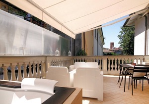 Apartment with large terrace and double Jacuzzi in the center of Pietrasanta