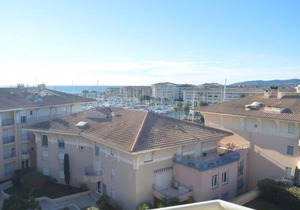Appart cosy avec mezzanine, terrasse et parking à Fréjus - FR-1-226A-109