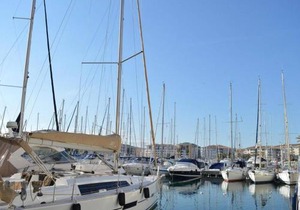 Appartement 2 pièces avec mezzanine, terrasse et parking, à 500m de la plage - Fréjus - FR-1-226A-42