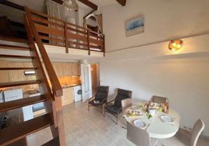 Appartement 2 pièces avec mezzanine, terrasse et parking, à 500m de la plage - Fréjus - FR-1-226A-42