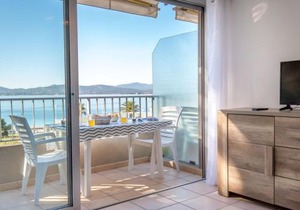 Appartement 2 pièces avec Terrasse - Plage à 50m - Climatisé - Proche Gare et Commerces - FR-1-466A-4