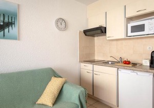 Appartement climatisé avec terrasse, à 50m de la plage et proche commerces, gare et centre-ville. - FR-1-466A-9
