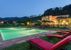 Badia Cantignano Villa Sleeps 15 with Pool Air Con and WiFi