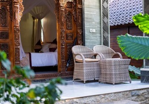 Balinese Style House with Public Swimming Pool, Close to Mushroom Beach (DLX)