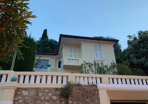 Beautiful villa in Saint-Jean-Cap Ferrat with panoramic sea views.