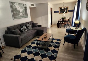 Beautiful 2-Bedroom Condo Near Universal and other Orlando Attractions, King Bed & Wi-Fi