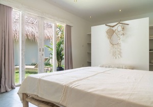 Beautiful 4 BR villa in Seminyak square