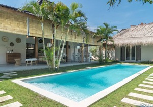 Beautiful 4 BR villa in Seminyak square