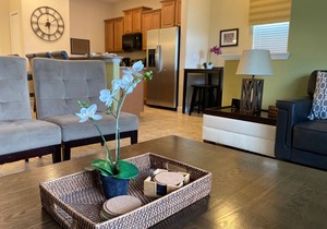 BEAUTIFUL LAKE FRONT TOWNHOME ONLY STEPS FROM THE CLUBHOUSE! HARRY POTTER AND BRAVE KIDS THEME ROOM!