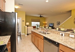 BEAUTIFUL LAKE FRONT TOWNHOME ONLY STEPS FROM THE CLUBHOUSE! HARRY POTTER AND BRAVE KIDS THEME ROOM!