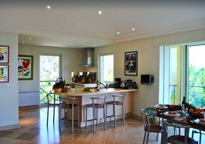 Beautiful Villa overlooking the bay with heated pool & A/C short walk to the Sea