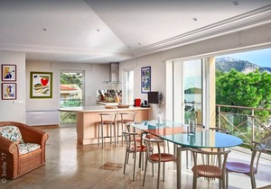 Beautiful Villa overlooking the bay with heated pool & A/C short walk to the Sea
